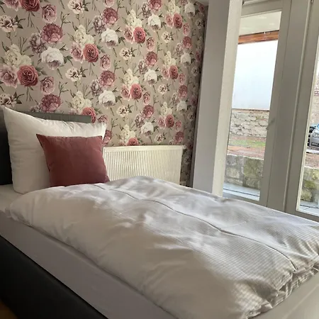 Haus Zur Rothen Thuer 2 * Arnstadt