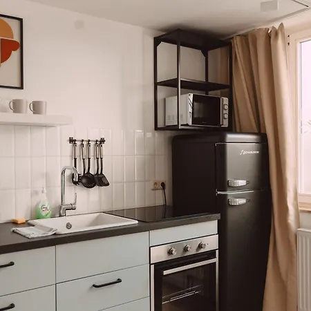 Haus Zur Rothen Thuer 2 *