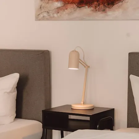 Haus Zur Rothen Thuer 2 *