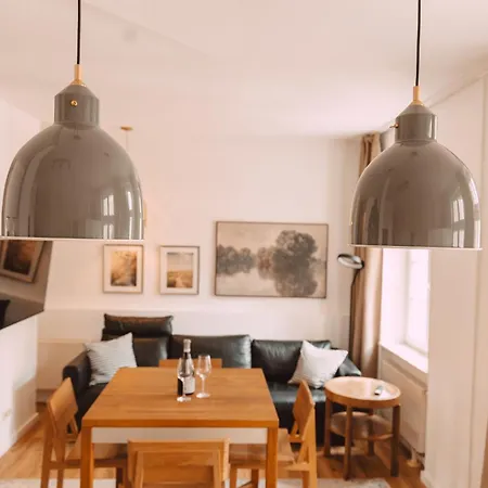 Haus Zur Rothen Thuer 2 *